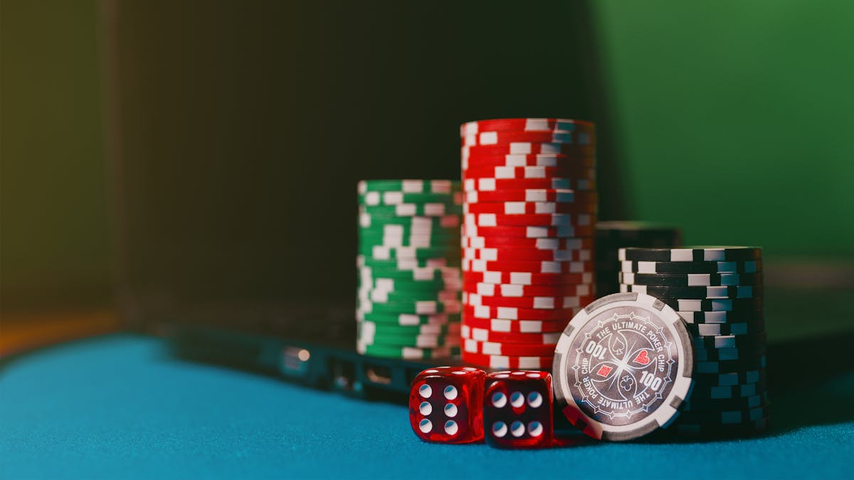 Do I need to report gambling winnings to the CRA — Canadian tax guide